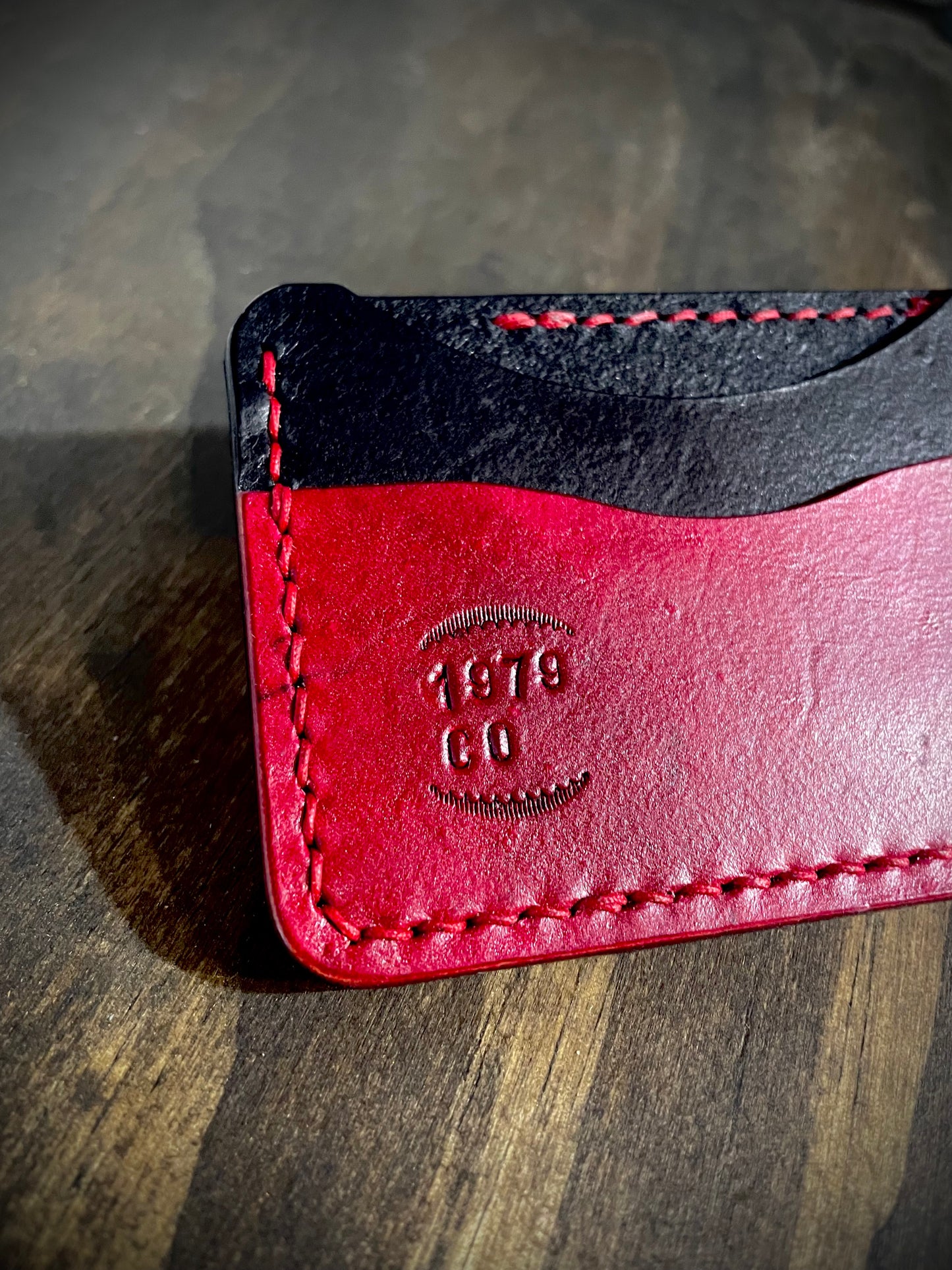 The Osbourne minimalist wallet in Black n Blood