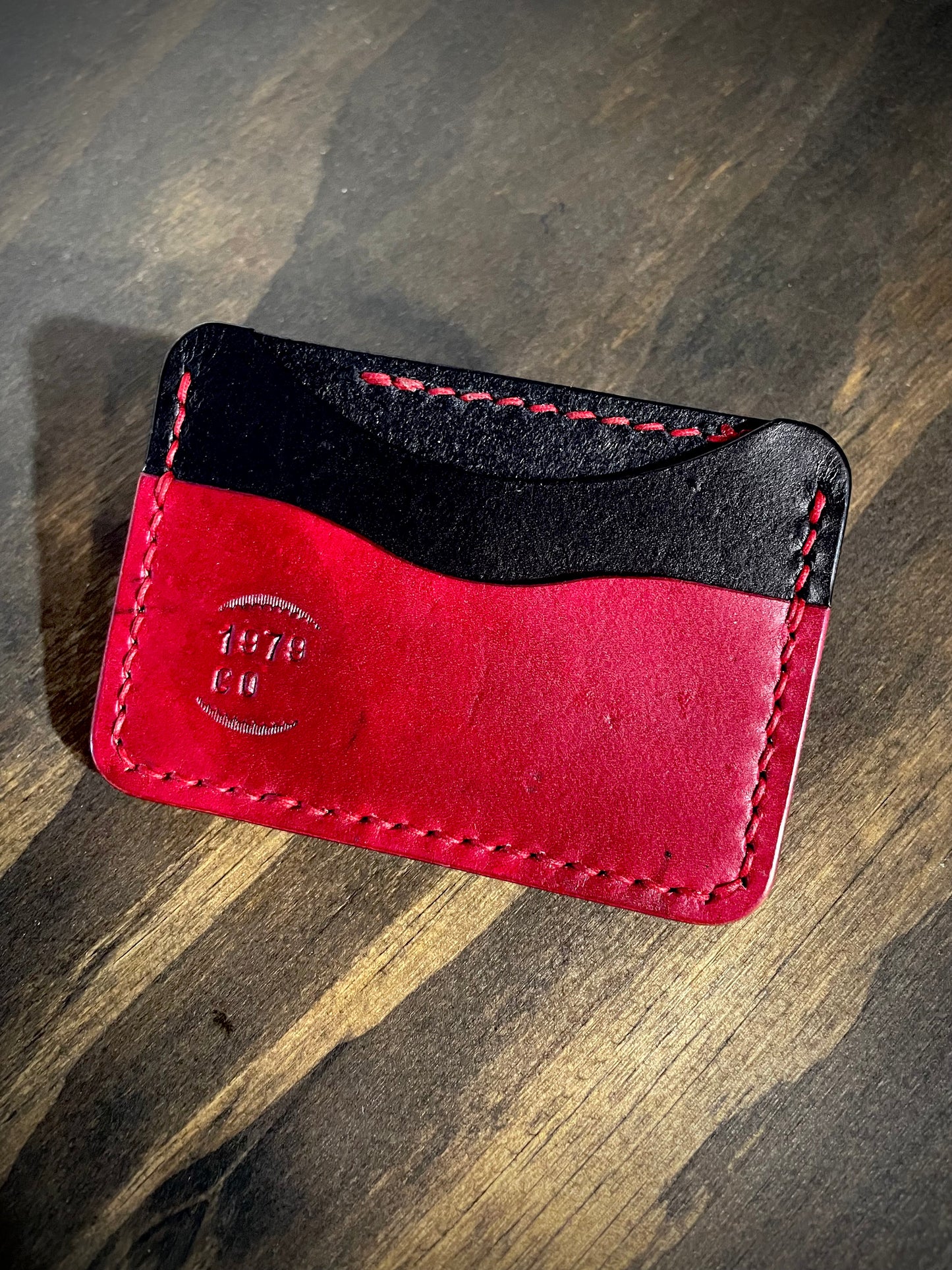 The Osbourne minimalist wallet in Black n Blood